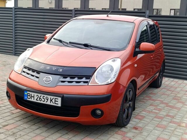 Червоний Ніссан Ноут, об'ємом двигуна 1.6 л та пробігом 185 тис. км за 5200 $, фото 1 на Automoto.ua