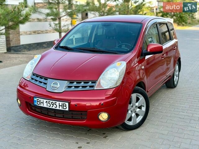 Красный Ниссан Ноут, объемом двигателя 1.6 л и пробегом 192 тыс. км за 6650 $, фото 1 на Automoto.ua