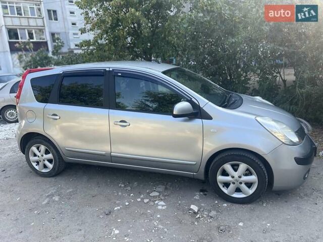 Красный Ниссан Ноут, объемом двигателя 1.4 л и пробегом 245 тыс. км за 4000 $, фото 1 на Automoto.ua