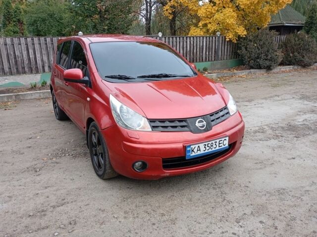 Красный Ниссан Ноут, объемом двигателя 1.6 л и пробегом 190 тыс. км за 3700 $, фото 1 на Automoto.ua