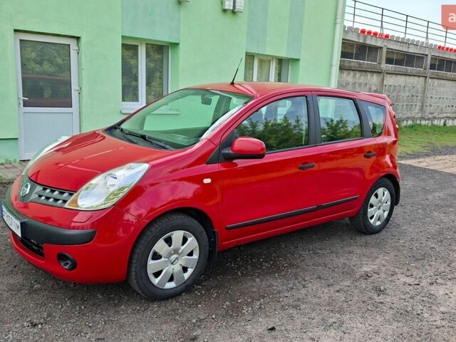 Красный Ниссан Ноут, объемом двигателя 1.6 л и пробегом 227 тыс. км за 4800 $, фото 1 на Automoto.ua