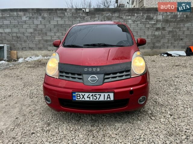 Красный Ниссан Ноут, объемом двигателя 1.46 л и пробегом 300 тыс. км за 4999 $, фото 1 на Automoto.ua