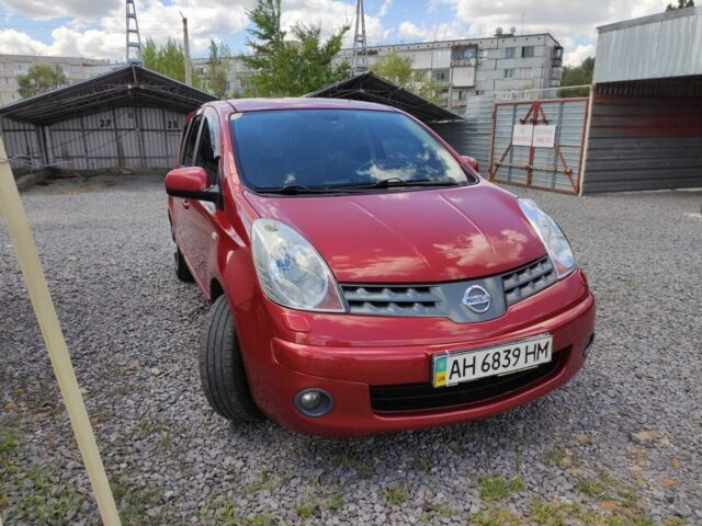 Красный Ниссан Ноут, объемом двигателя 1.6 л и пробегом 200 тыс. км за 6990 $, фото 1 на Automoto.ua