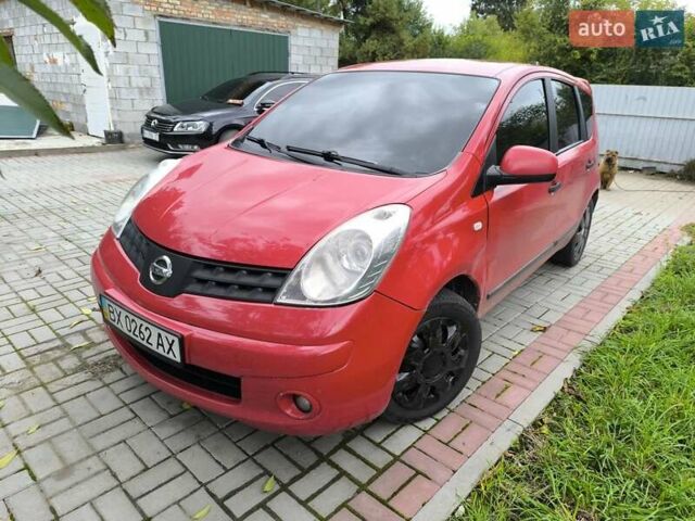 Красный Ниссан Ноут, объемом двигателя 1.4 л и пробегом 255 тыс. км за 3800 $, фото 1 на Automoto.ua