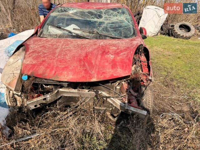 Красный Ниссан Ноут, объемом двигателя 1.6 л и пробегом 150 тыс. км за 1000 $, фото 1 на Automoto.ua