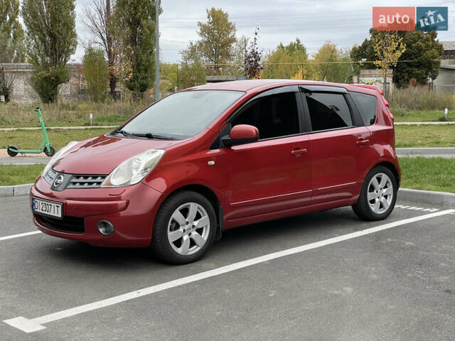 Красный Ниссан Ноут, объемом двигателя 1.6 л и пробегом 142 тыс. км за 6500 $, фото 1 на Automoto.ua