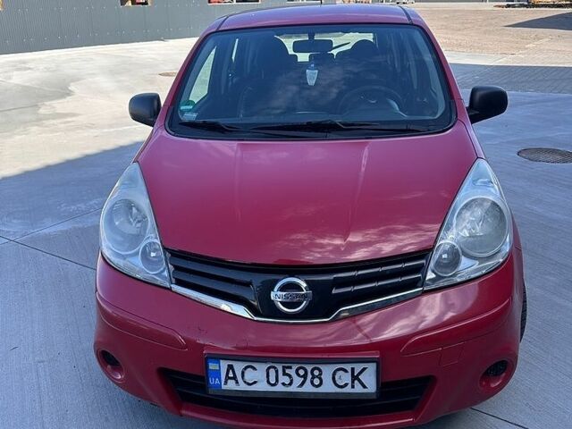 Красный Ниссан Ноут, объемом двигателя 1.46 л и пробегом 280 тыс. км за 3900 $, фото 1 на Automoto.ua