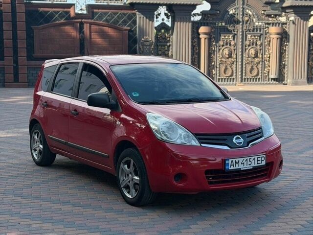 Червоний Ніссан Ноут, об'ємом двигуна 1.39 л та пробігом 280 тис. км за 4850 $, фото 1 на Automoto.ua