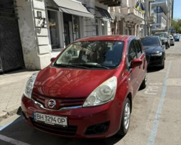 Красный Ниссан Ноут, объемом двигателя 1.5 л и пробегом 101 тыс. км за 10000 $, фото 1 на Automoto.ua