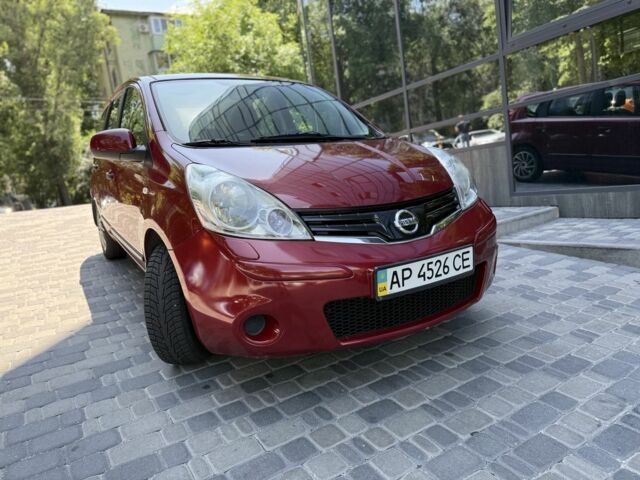 Красный Ниссан Ноут, объемом двигателя 1.4 л и пробегом 129 тыс. км за 5750 $, фото 1 на Automoto.ua