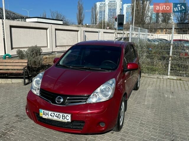 Красный Ниссан Ноут, объемом двигателя 1.39 л и пробегом 42 тыс. км за 8000 $, фото 1 на Automoto.ua