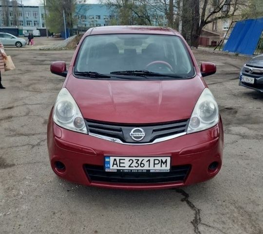 Красный Ниссан Ноут, объемом двигателя 1.39 л и пробегом 131 тыс. км за 6000 $, фото 1 на Automoto.ua