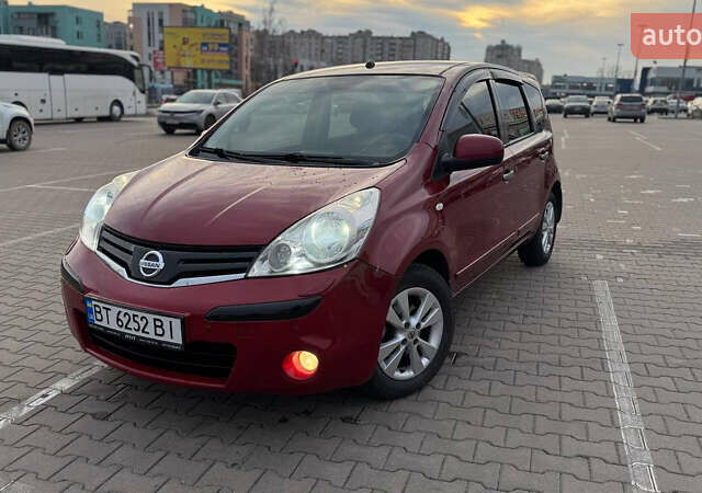 Красный Ниссан Ноут, объемом двигателя 1.6 л и пробегом 193 тыс. км за 7400 $, фото 1 на Automoto.ua
