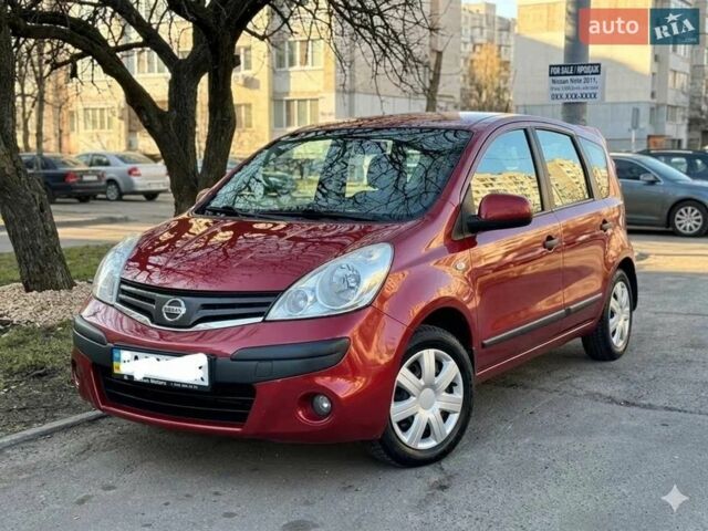 Красный Ниссан Ноут, объемом двигателя 1.39 л и пробегом 180 тыс. км за 5000 $, фото 1 на Automoto.ua