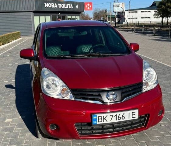 Красный Ниссан Ноут, объемом двигателя 1.4 л и пробегом 179 тыс. км за 5100 $, фото 1 на Automoto.ua