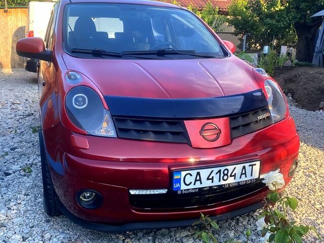 Красный Ниссан Ноут, объемом двигателя 1.4 л и пробегом 190 тыс. км за 5000 $, фото 1 на Automoto.ua