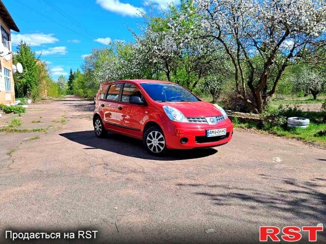 Красный Ниссан Ноут, объемом двигателя 1.4 л и пробегом 182 тыс. км за 5800 $, фото 1 на Automoto.ua
