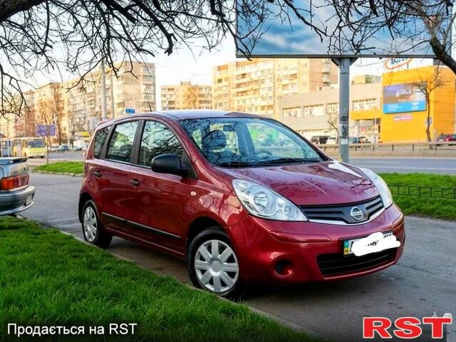 Красный Ниссан Ноут, объемом двигателя 1.4 л и пробегом 180 тыс. км за 6000 $, фото 1 на Automoto.ua