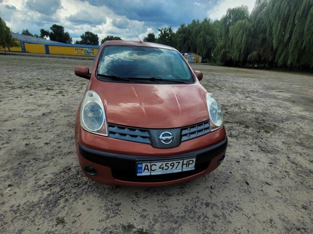 Красный Ниссан Ноут, объемом двигателя 1.5 л и пробегом 300 тыс. км за 3753 $, фото 1 на Automoto.ua