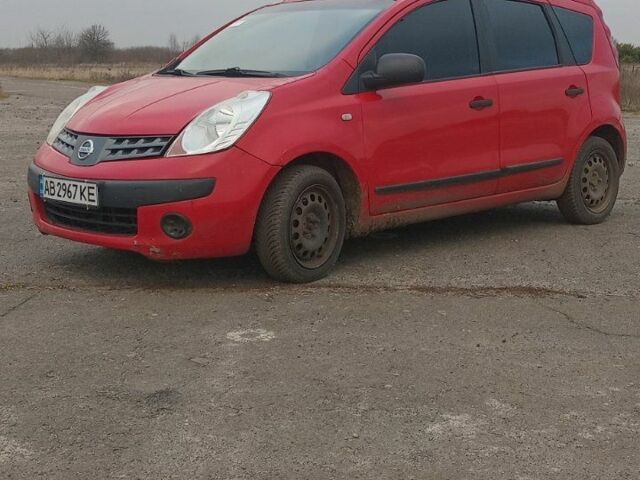 Красный Ниссан Ноут, объемом двигателя 1.4 л и пробегом 290 тыс. км за 2500 $, фото 1 на Automoto.ua