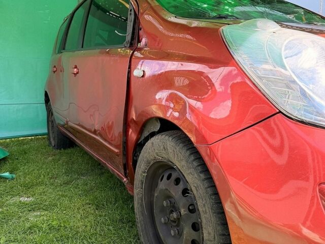 Ниссан Ноут, объемом двигателя 1.4 л и пробегом 200 тыс. км за 2100 $, фото 1 на Automoto.ua