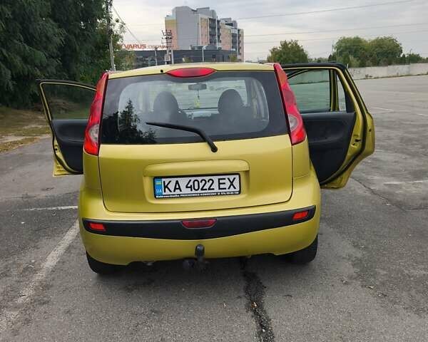 Желтый Ниссан Ноут, объемом двигателя 1.39 л и пробегом 180 тыс. км за 4000 $, фото 1 на Automoto.ua
