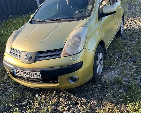 Желтый Ниссан Ноут, объемом двигателя 1.6 л и пробегом 232 тыс. км за 5000 $, фото 1 на Automoto.ua