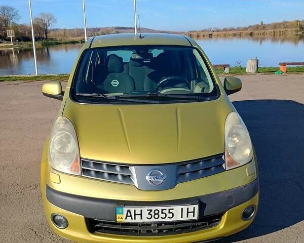 Желтый Ниссан Ноут, объемом двигателя 1.6 л и пробегом 153 тыс. км за 5800 $, фото 1 на Automoto.ua