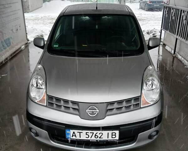 Серый Ниссан Ноут, объемом двигателя 1.6 л и пробегом 214 тыс. км за 5400 $, фото 1 на Automoto.ua