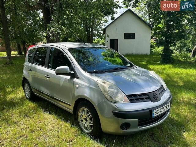 Сірий Ніссан Ноут, об'ємом двигуна 1.6 л та пробігом 181 тис. км за 4100 $, фото 1 на Automoto.ua