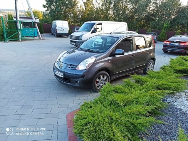 Сірий Ніссан Ноут, об'ємом двигуна 1.6 л та пробігом 185 тис. км за 6000 $, фото 1 на Automoto.ua