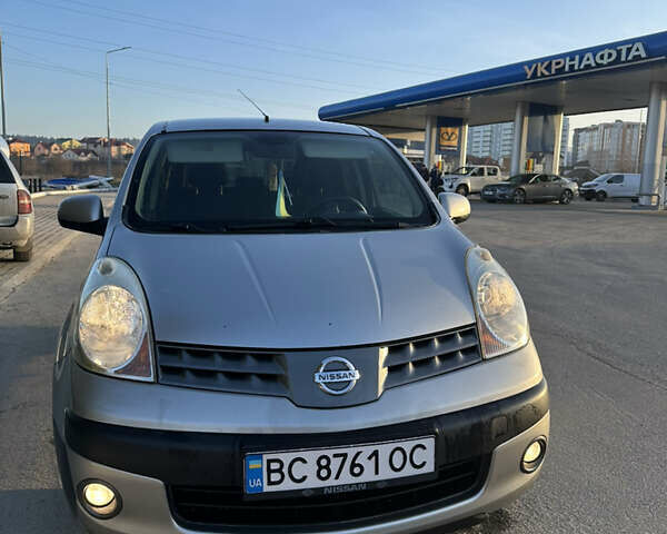 Серый Ниссан Ноут, объемом двигателя 1.6 л и пробегом 311 тыс. км за 4800 $, фото 1 на Automoto.ua
