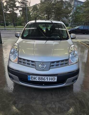 Сірий Ніссан Ноут, об'ємом двигуна 1.6 л та пробігом 255 тис. км за 5500 $, фото 1 на Automoto.ua