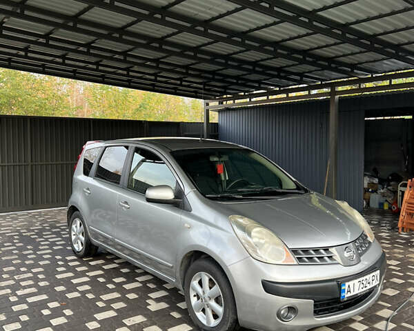 Серый Ниссан Ноут, объемом двигателя 1.6 л и пробегом 192 тыс. км за 5700 $, фото 1 на Automoto.ua