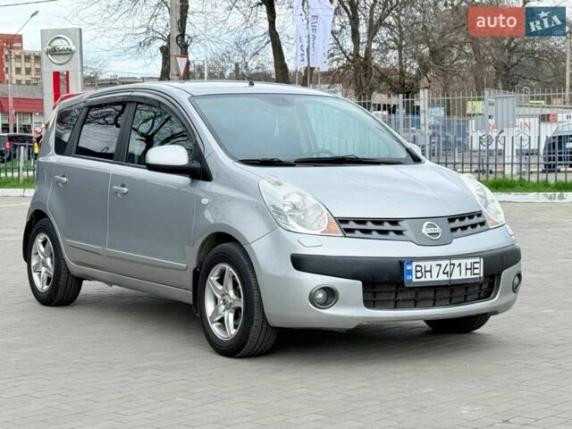 Сірий Ніссан Ноут, об'ємом двигуна 1.6 л та пробігом 197 тис. км за 4300 $, фото 1 на Automoto.ua