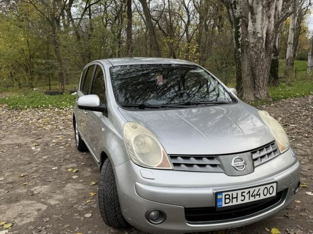 Серый Ниссан Ноут, объемом двигателя 1.6 л и пробегом 205 тыс. км за 6500 $, фото 1 на Automoto.ua