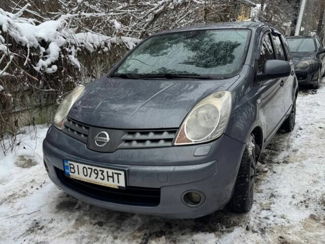 Серый Ниссан Ноут, объемом двигателя 1.6 л и пробегом 260 тыс. км за 6000 $, фото 1 на Automoto.ua