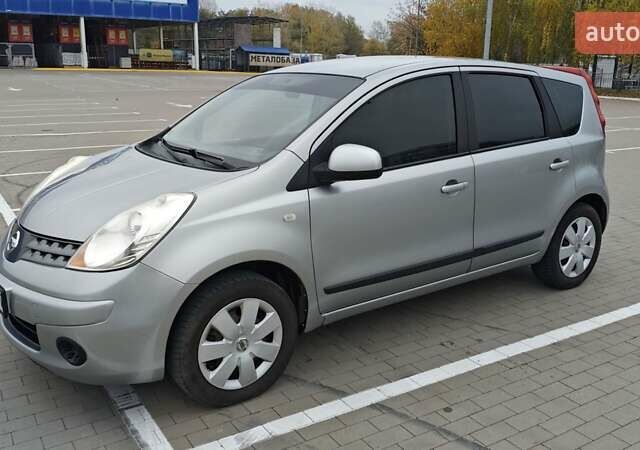 Серый Ниссан Ноут, объемом двигателя 1.4 л и пробегом 293 тыс. км за 5400 $, фото 1 на Automoto.ua