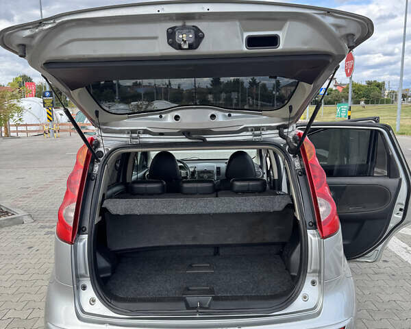 Сірий Ніссан Ноут, об'ємом двигуна 1.6 л та пробігом 270 тис. км за 4499 $, фото 1 на Automoto.ua