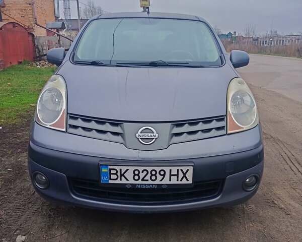 Серый Ниссан Ноут, объемом двигателя 1.6 л и пробегом 218 тыс. км за 6300 $, фото 1 на Automoto.ua