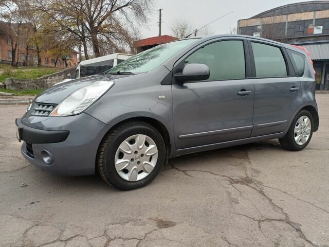 Серый Ниссан Ноут, объемом двигателя 0 л и пробегом 220 тыс. км за 6200 $, фото 1 на Automoto.ua