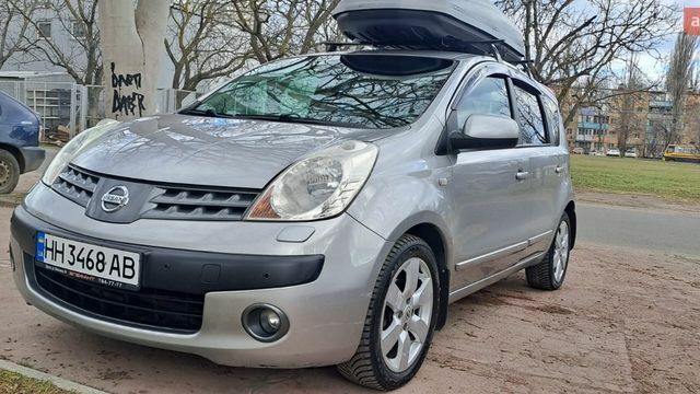 Серый Ниссан Ноут, объемом двигателя 1.6 л и пробегом 123 тыс. км за 6600 $, фото 1 на Automoto.ua