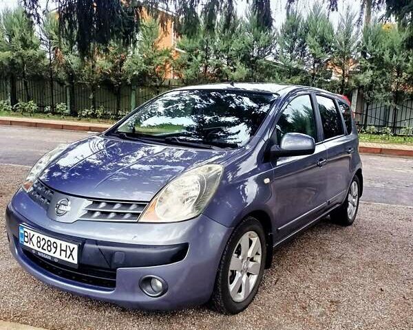 Серый Ниссан Ноут, объемом двигателя 1.6 л и пробегом 218 тыс. км за 6300 $, фото 1 на Automoto.ua