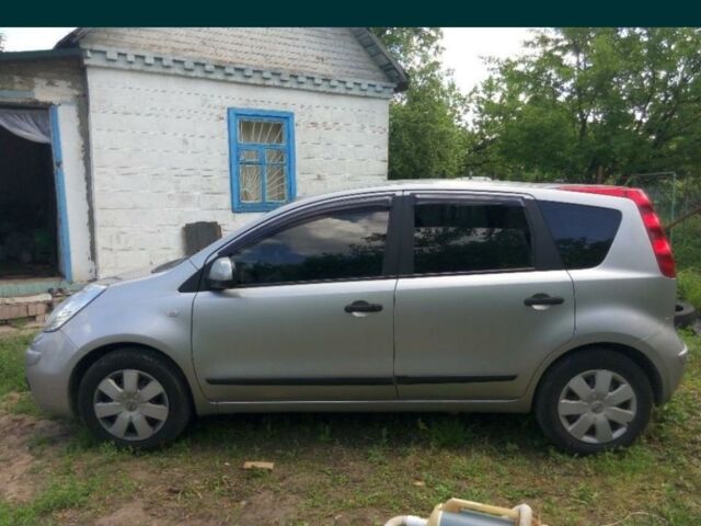 Сірий Ніссан Ноут, об'ємом двигуна 1.4 л та пробігом 300 тис. км за 6700 $, фото 1 на Automoto.ua