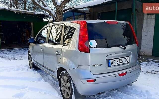 Сірий Ніссан Ноут, об'ємом двигуна 1.4 л та пробігом 256 тис. км за 5000 $, фото 1 на Automoto.ua