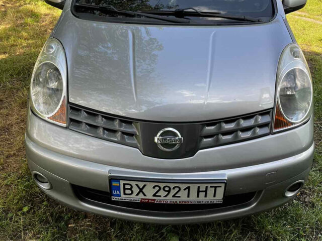 Сірий Ніссан Ноут, об'ємом двигуна 1.6 л та пробігом 275 тис. км за 5500 $, фото 1 на Automoto.ua