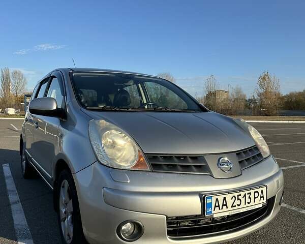 Серый Ниссан Ноут, объемом двигателя 1.6 л и пробегом 120 тыс. км за 6999 $, фото 1 на Automoto.ua