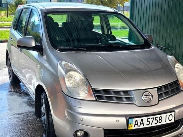 Сірий Ніссан Ноут, об'ємом двигуна 1.6 л та пробігом 313 тис. км за 4499 $, фото 1 на Automoto.ua
