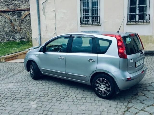 Сірий Ніссан Ноут, об'ємом двигуна 1.6 л та пробігом 192 тис. км за 6950 $, фото 1 на Automoto.ua