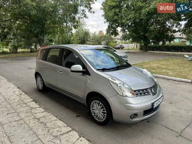 Серый Ниссан Ноут, объемом двигателя 1.4 л и пробегом 263 тыс. км за 6000 $, фото 1 на Automoto.ua